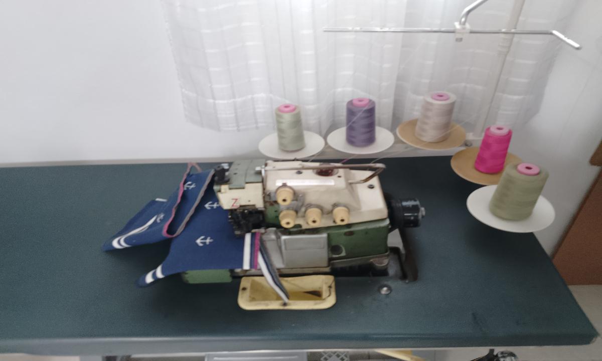 MAQUINA OVERLOCK 5 HILOS