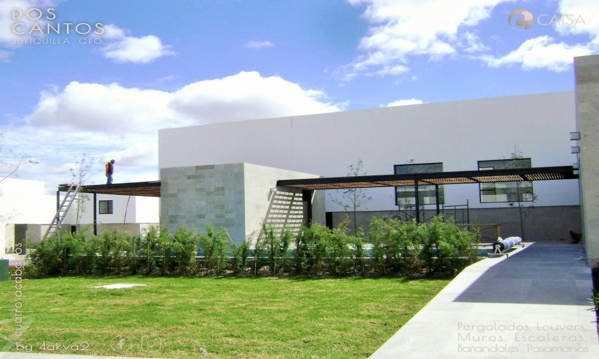 PÉRGOLA ARTESANAL DE MADERA, DE CUATRO ACABADOS